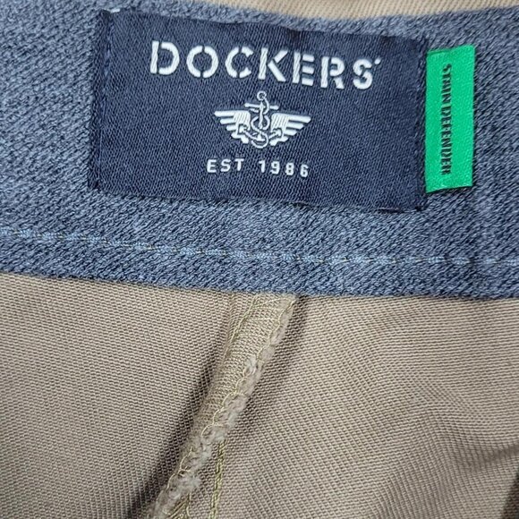 NWT Dockers Classic fit 36 x 32 Signature Khaki Iron Free with Stain Defender - Picture 5 of 5